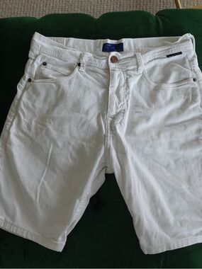 Zara Men's White Cotton Shrunken Shorts - Classic Summer Style